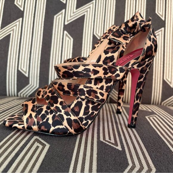 Betsey Johnson Leopard Satin Open Toe Heels Size 9 - Picture 3 of 14